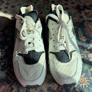 Black and white Nike huarache